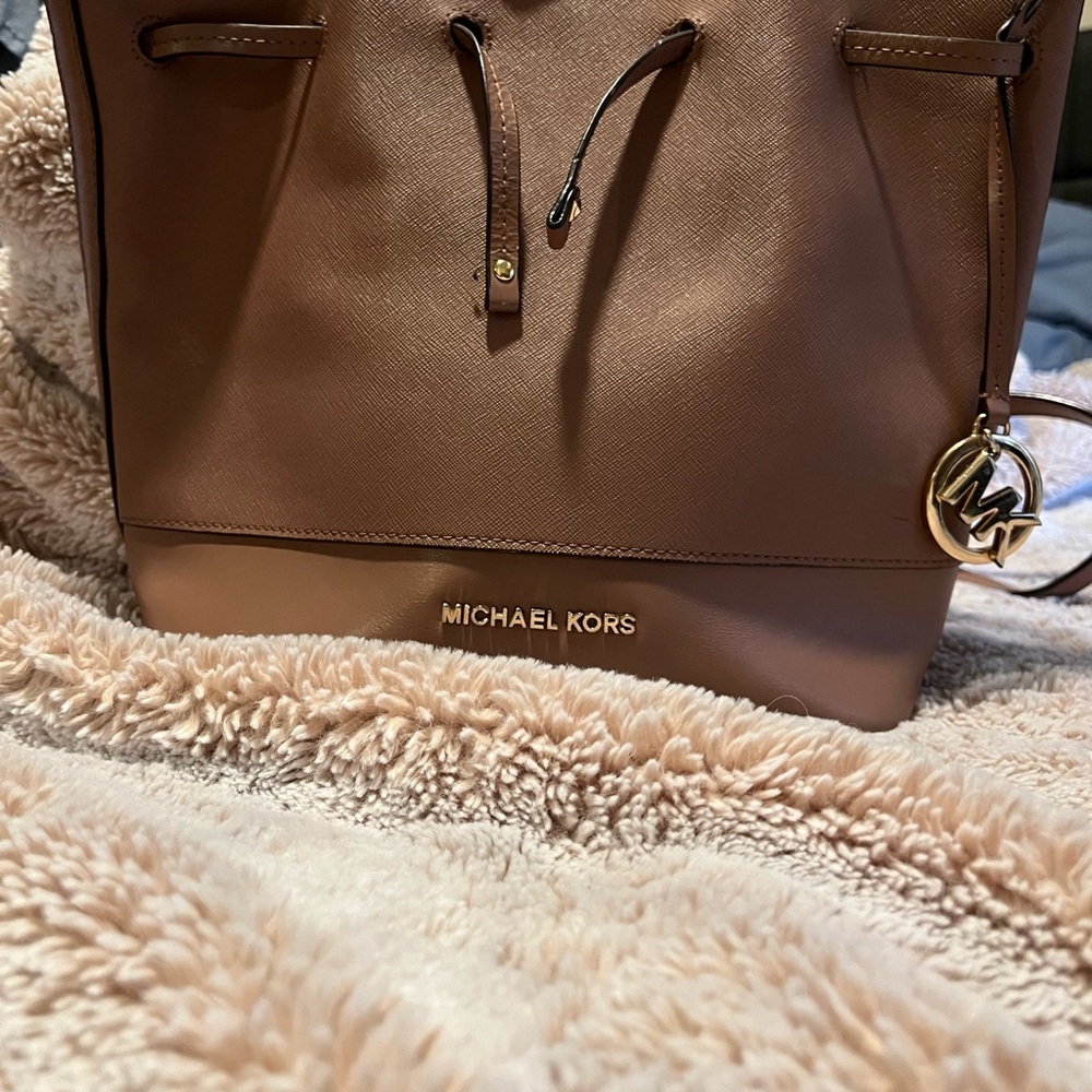 Michael Kors Tan Leather Shoulder Bag - Picture 2 of 9